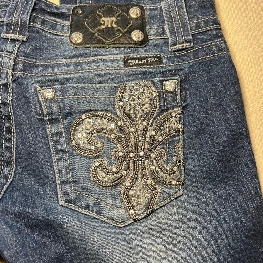 Miss Me Easy Straight Low Rise Embellished Jeans Medium Wash Y2K 27